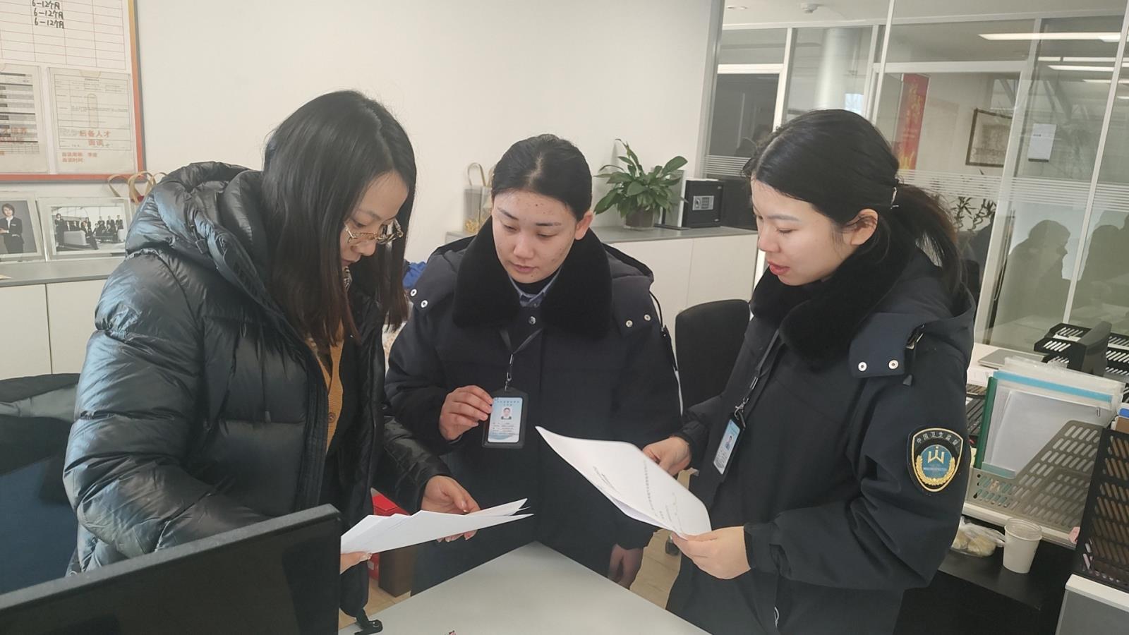 鼓楼区卫生监督协管员持证上岗.jpg